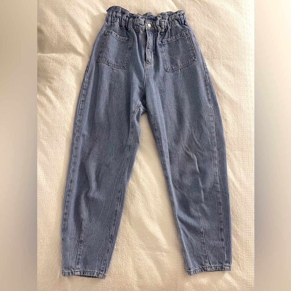 ZARA High Rise / wasted Paperbag “Mom” Jeans. Size 6. Worn only once.